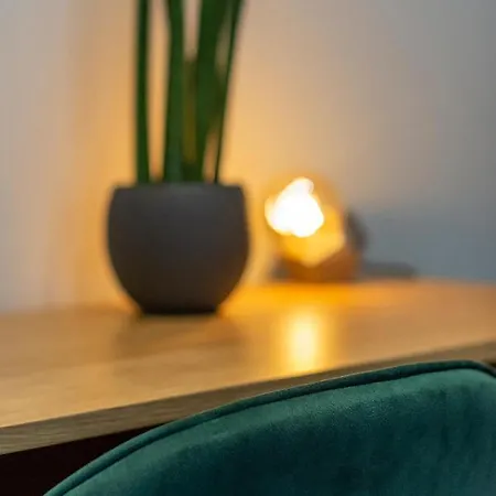 Design 18 Charming Rom